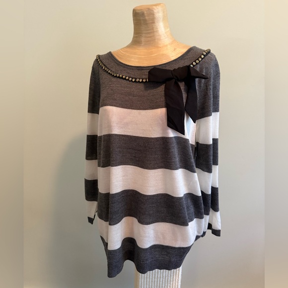 LOFT Tops - LOFT Charcoal & Winter White Knit Sweater